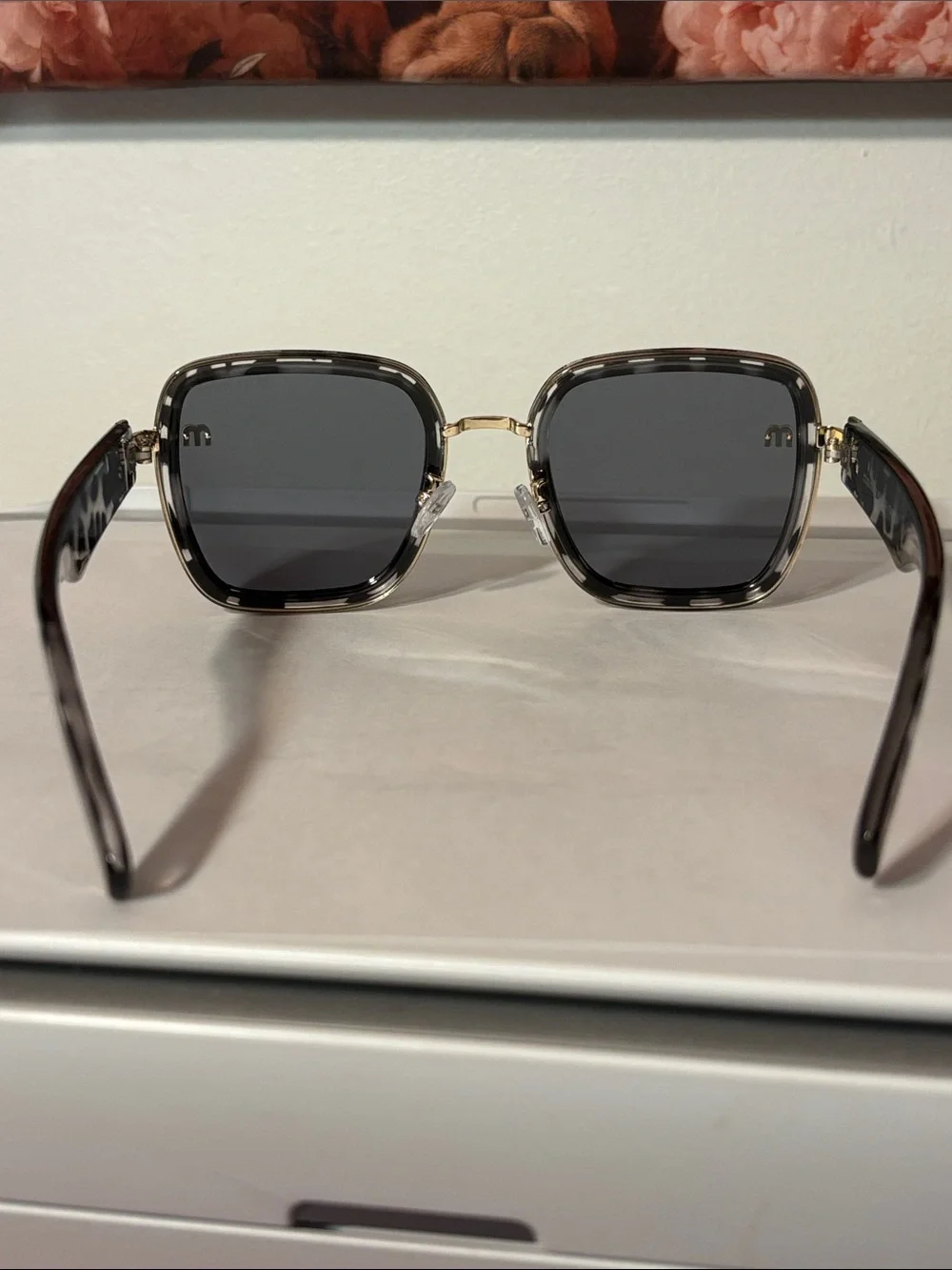 Square Tortoiseshell Sunglasses with Dark Gray Lenses